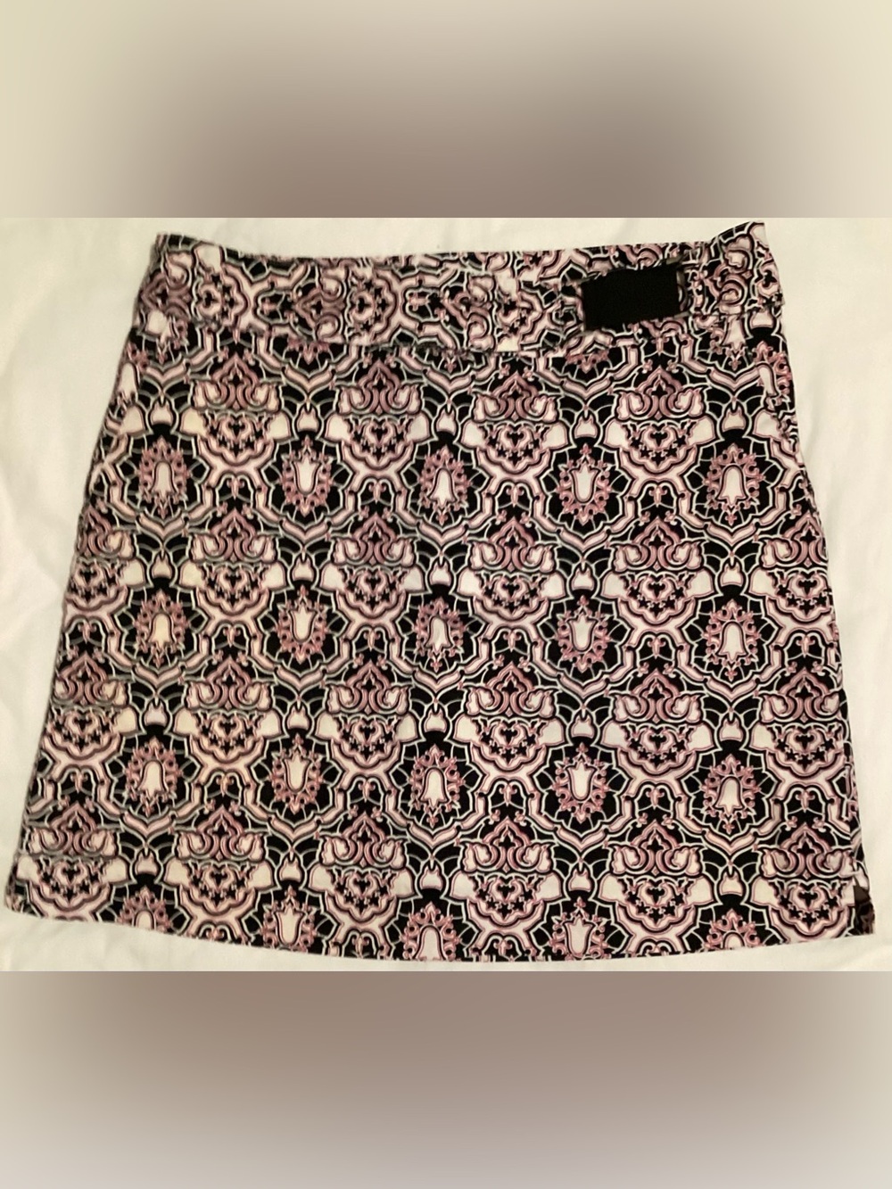 LIZGOLF by Liz Claiborne black, white, & red geometric shape golf skort Sz 10